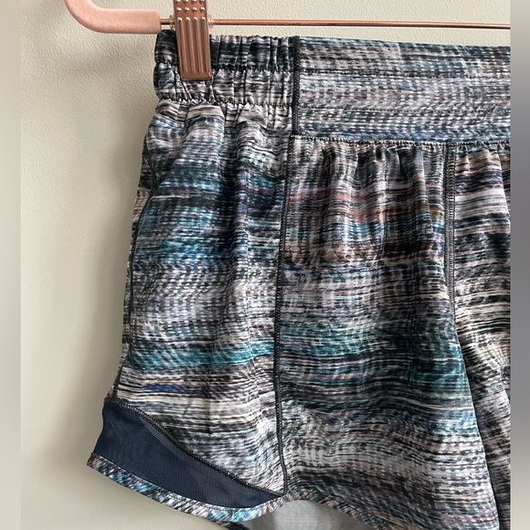 Lululemon Hotty Hot 4” Lined Shortin Digital Oasis Gray Multi Navy - Picture 8 of 14